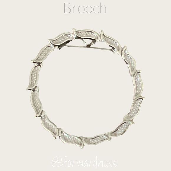 Bundle Closet Sale 3 For $$15 | Silver Tone Gerry Wreath Brooch - Picture 5 of 8